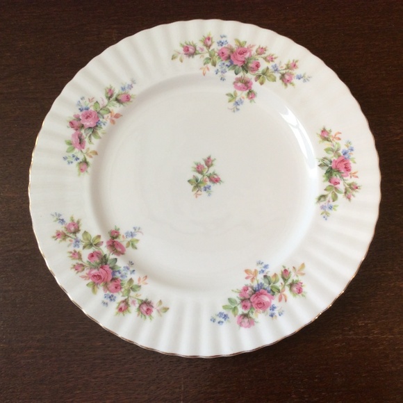 Moss Rose dinner plate Royal Albert Beautiful Condition - Picture 2 of 7